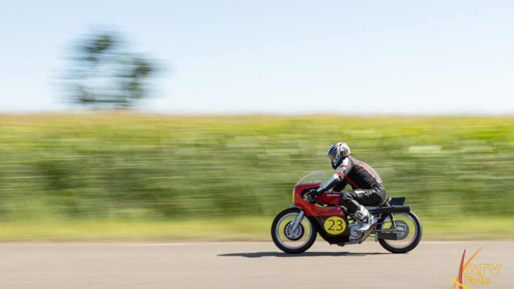 Foto: Classic Demo rijdt eerste rondes in ‘t Harde