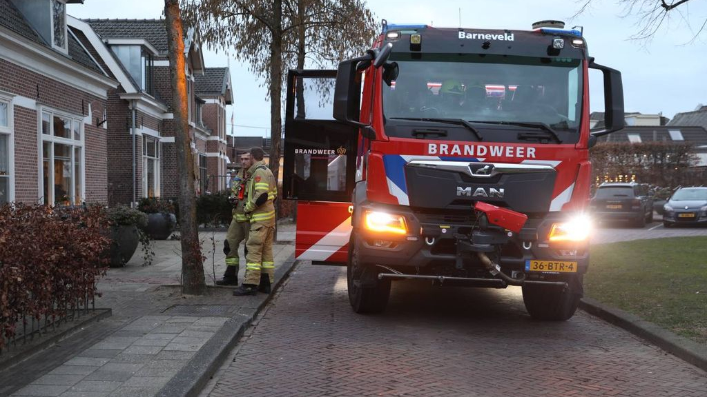 Foto: Oliebollen bakken gaat mis, vrouw neemt levensgevaarlijke beslissing