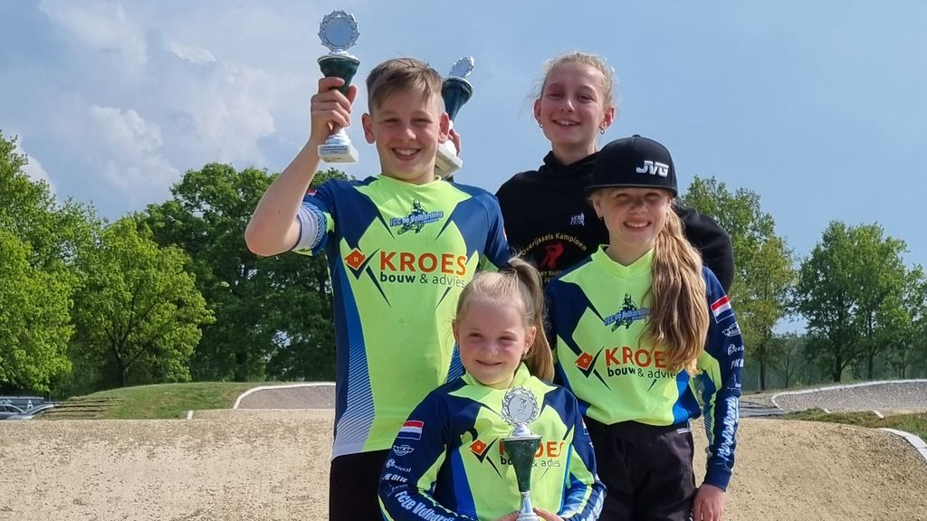 Foto: Demy (13) wordt kampioen BMX tijdens Overijssels kampioenschap