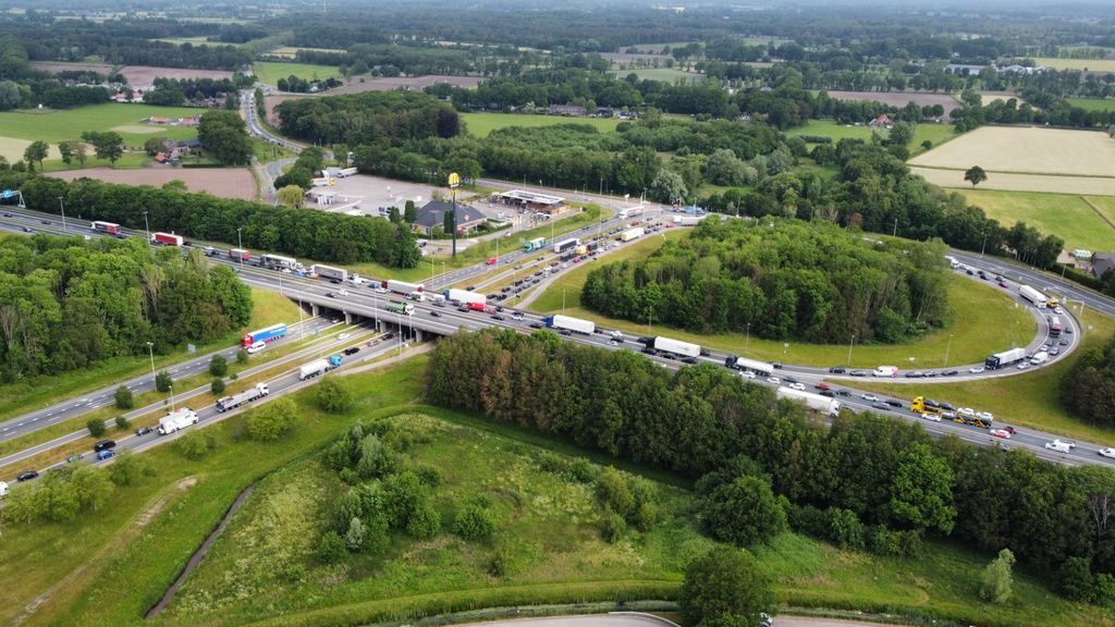 Foto: Regio is drukte en gevaar op A1 en A30 spuugzat, 'actie nodig'