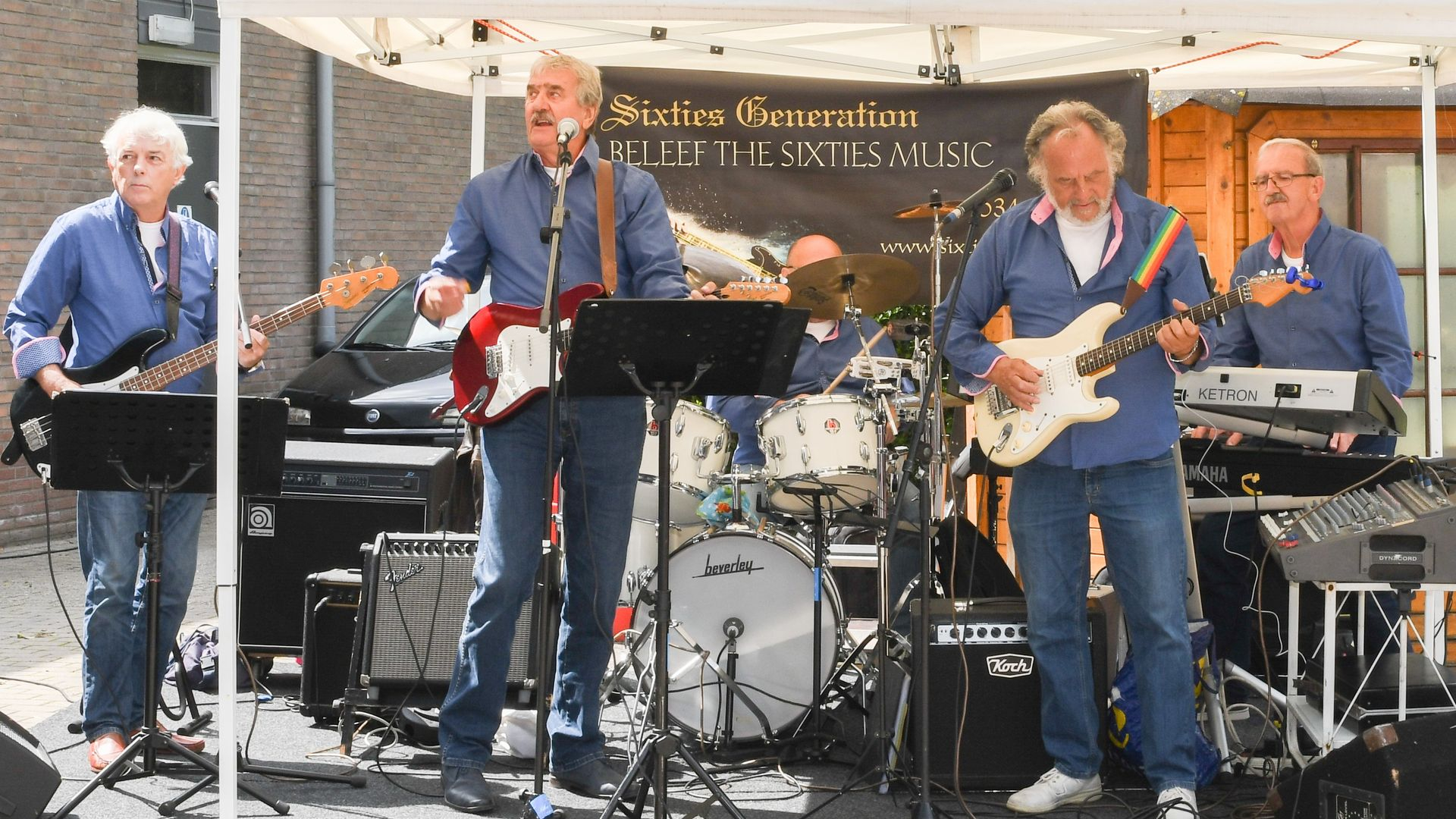 Foto: Sixties Generation treedt op in De Slag