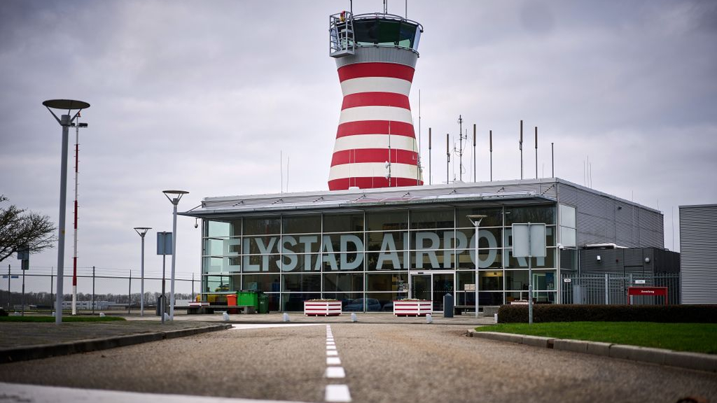 Foto: Veluwse gemeenten boos op Lelystad Airport: 'Vergeet onze laagvliegroute niet'