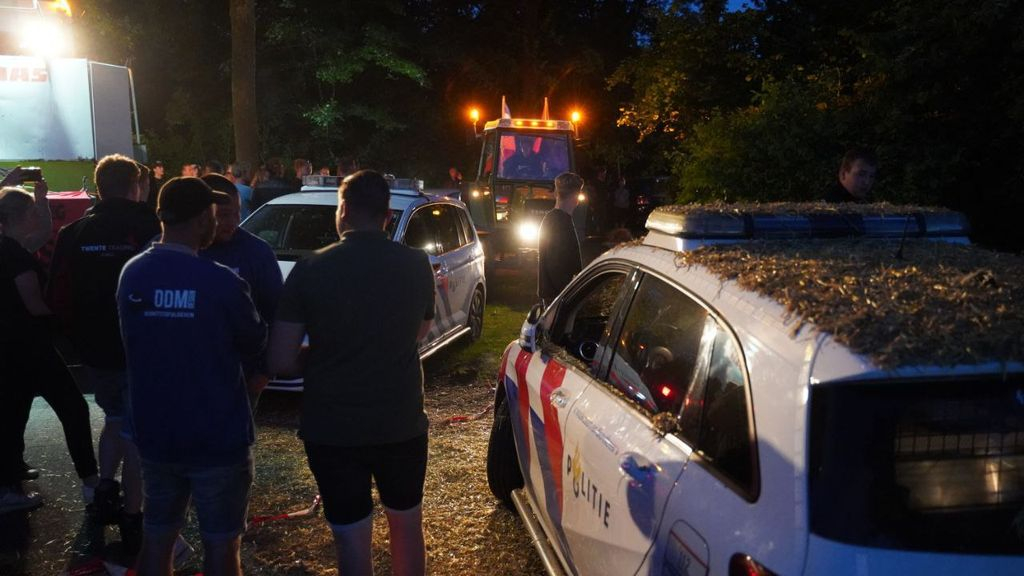 Foto: Noodverordening in Hierden na boerenrellen bij huis stikstofminister