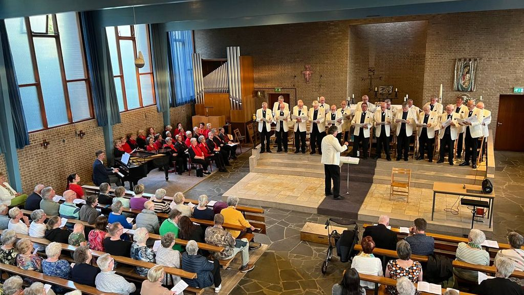 Foto: Geslaagd Moederdagconcert Nunspeets Mannenkoor en De Ladies