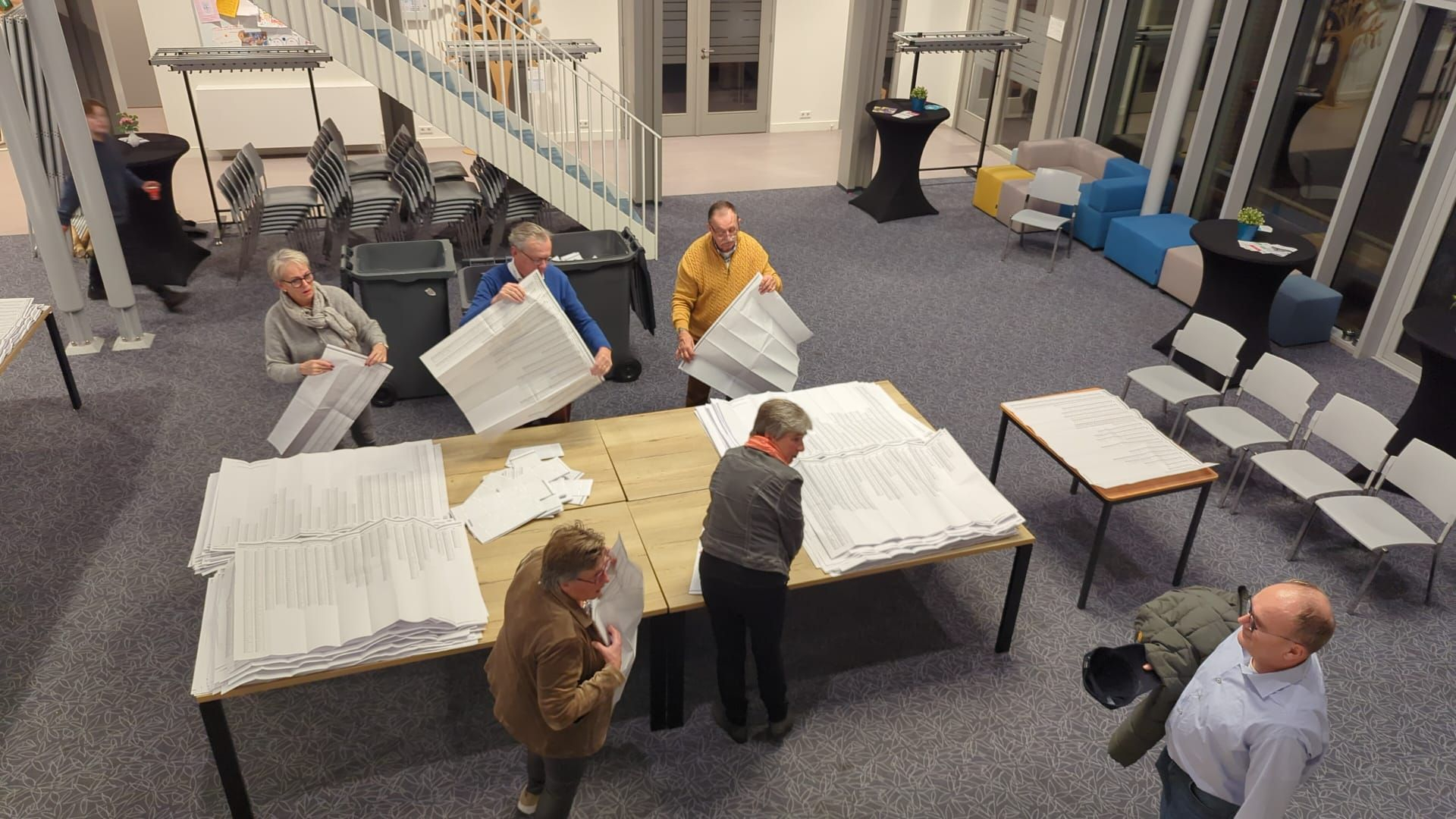 Foto: Stembussen gesloten, tellen van stemmen begonnen