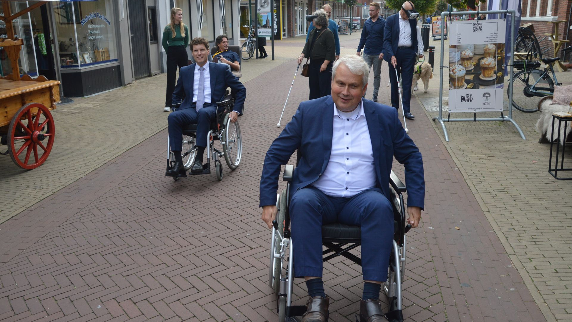 Foto: College van B&W ervaart een 'rondje Barneveld' met beperking
