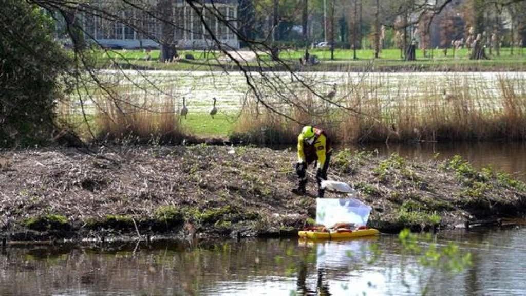 Foto: Nog steeds dode vogels in Barneveld, groter gebied in bos afgezet
