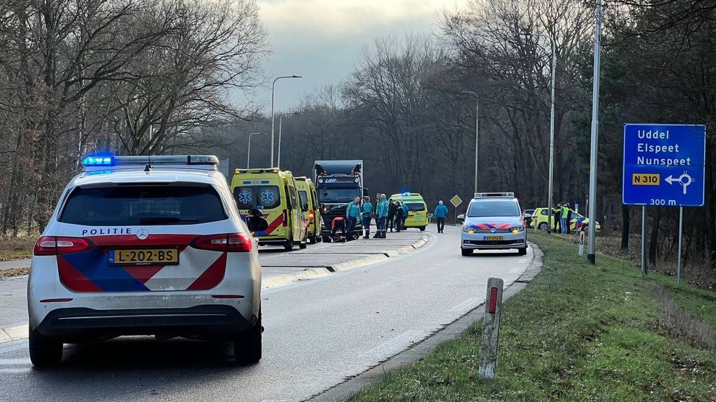 Foto: Vrouw (82) overleden na aanrijding met vrachtwagen in Ermelo