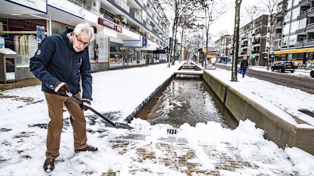 Foto: Flink pak sneeuw onderweg: 'Echt geen 1 aprilgrap'