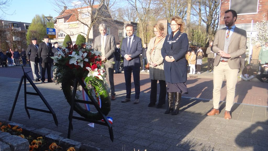 Foto: Herdenking bevrijding bij Canadees Monument