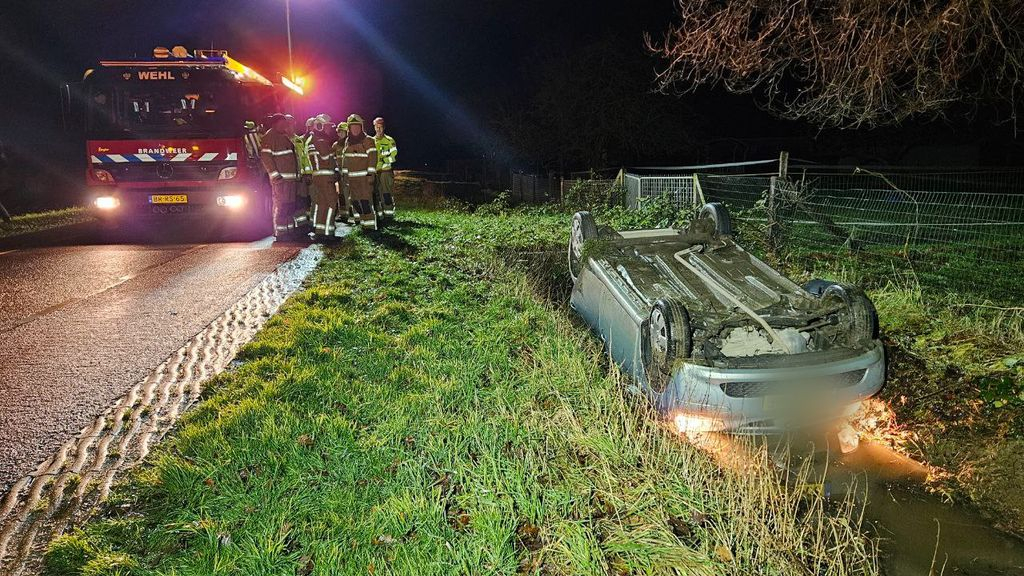 Foto: In de sloot • vlammen in de gang