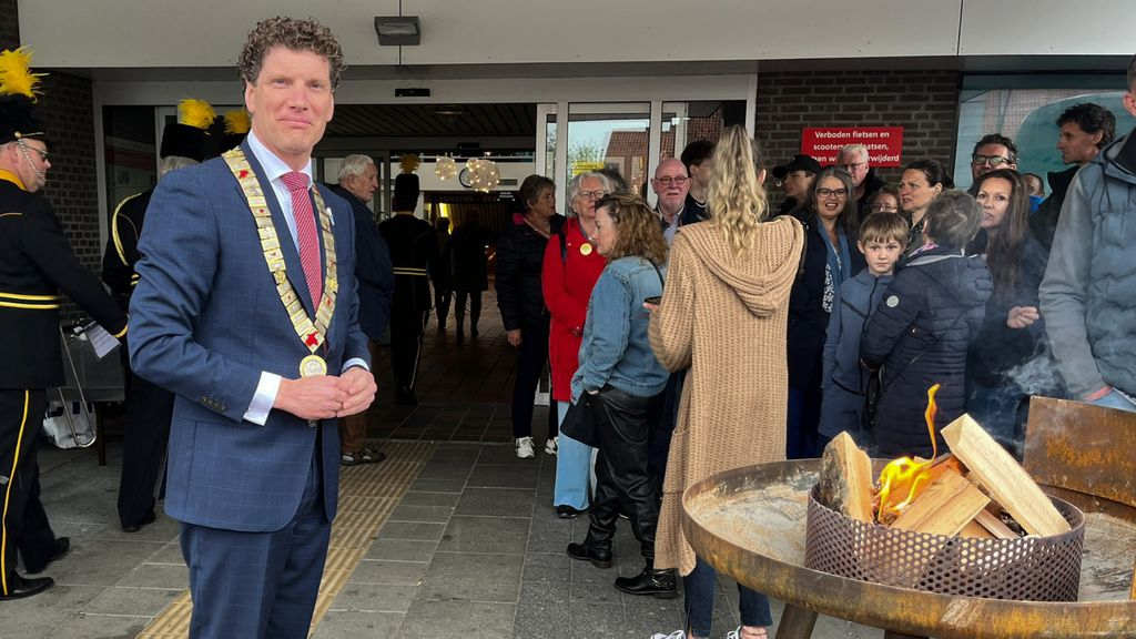 Foto: Bevrijdingsvierders ingehaald door burgemeester en Stichting 4 en 5 mei