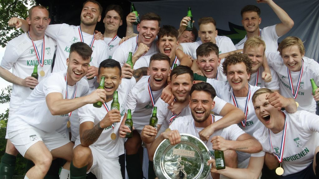Foto: S.V. ’t Harde is kampioen van de vierde klasse D
