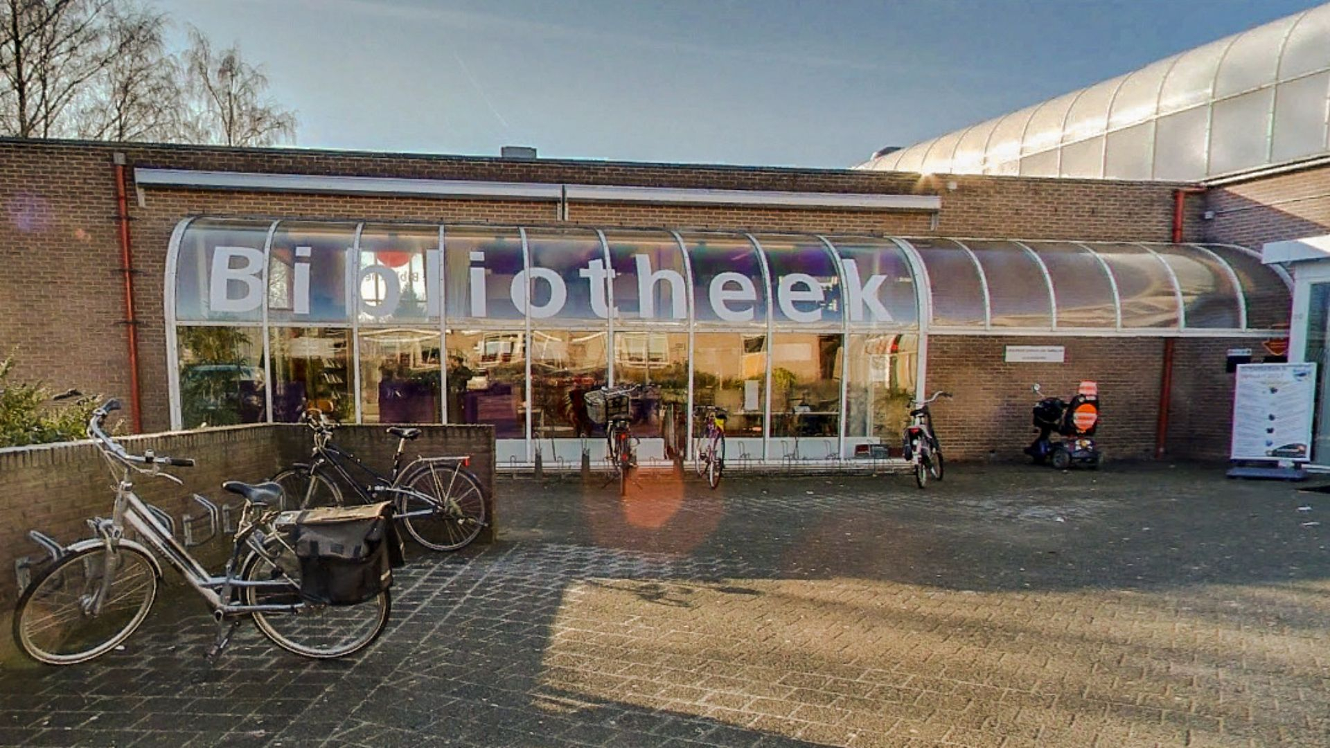 Foto: Adriaan Schipper zingt Hollandse hits tijdens het Zondagmiddagpodium