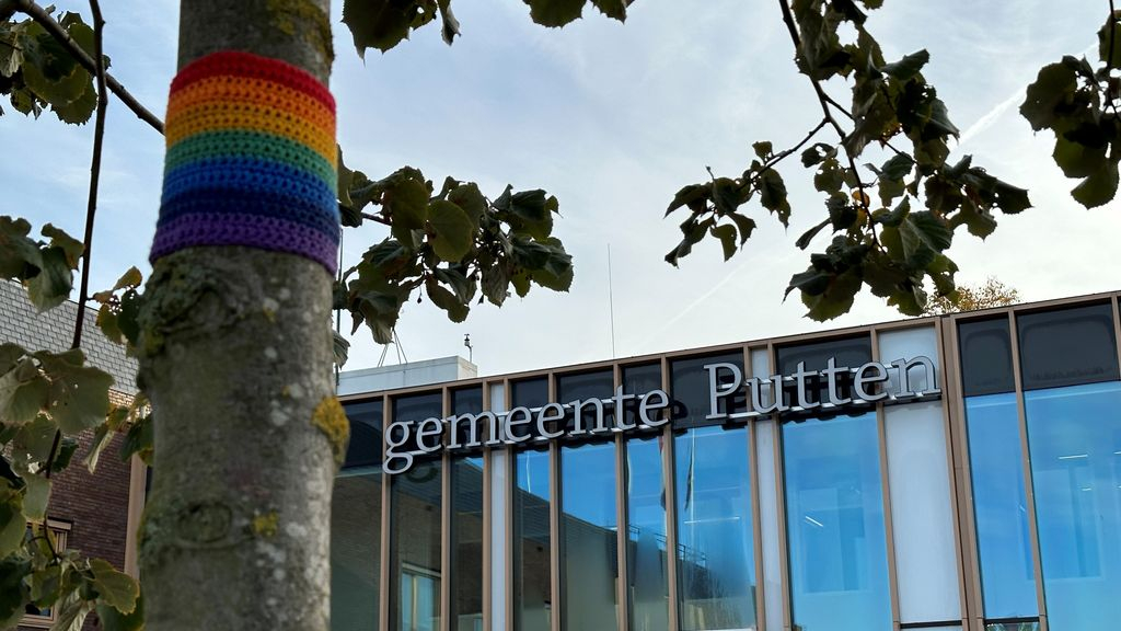 Foto: Regenboogsjaaltjes sneuvelen al snel op Coming-Outdag in Putten