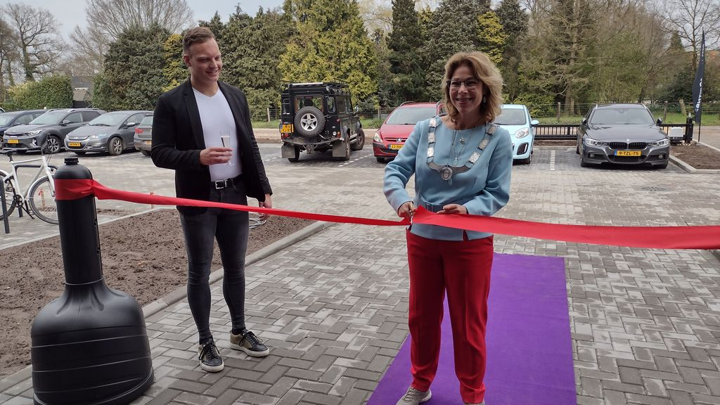 Foto: Burgemeester opent nieuwe sportschool officieel
