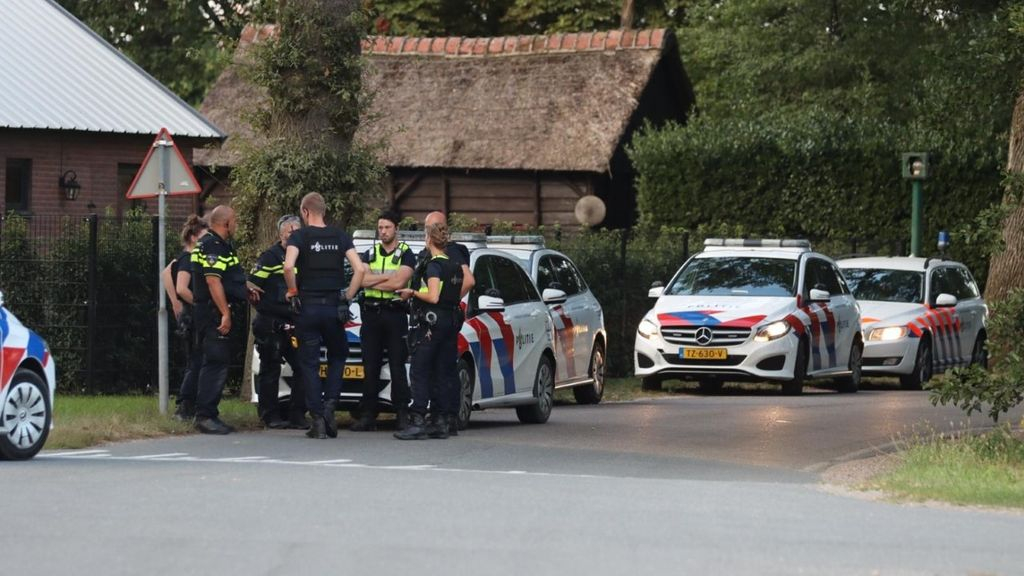 Foto: Arrestatieteam houdt mannen aan na melding schietincidenten