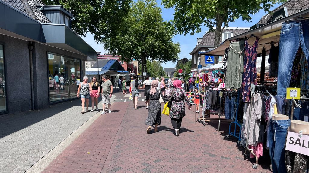 Foto: Evaluatie eerste zomermarkt leidt tot veranderingen komende weken