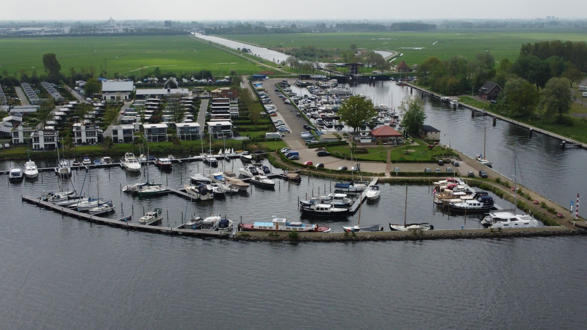 Foto: Najaarsmarkt bij Nijkerk aan het Water