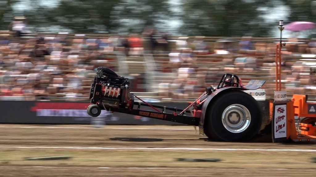 Foto: Trekkertrek op Strand Nulde: 'Het kabinet is gevallen en nu gaan wij los'