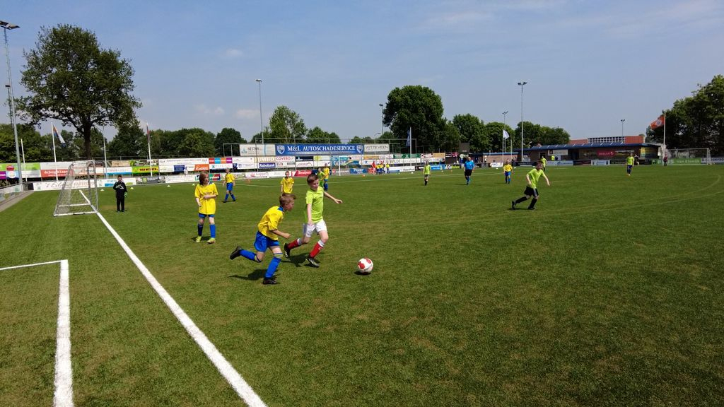 Foto: Veel sportiviteit tijdens 45e Schoolvoetbaltoernooi in Nunspeet