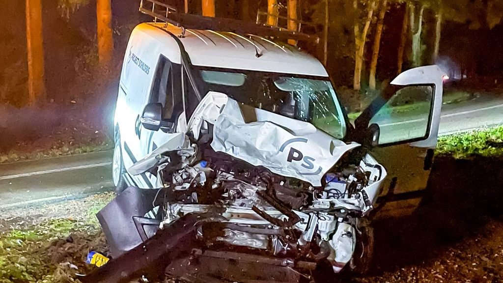 Foto: Twee gewonden bij ongeluk, weg dicht