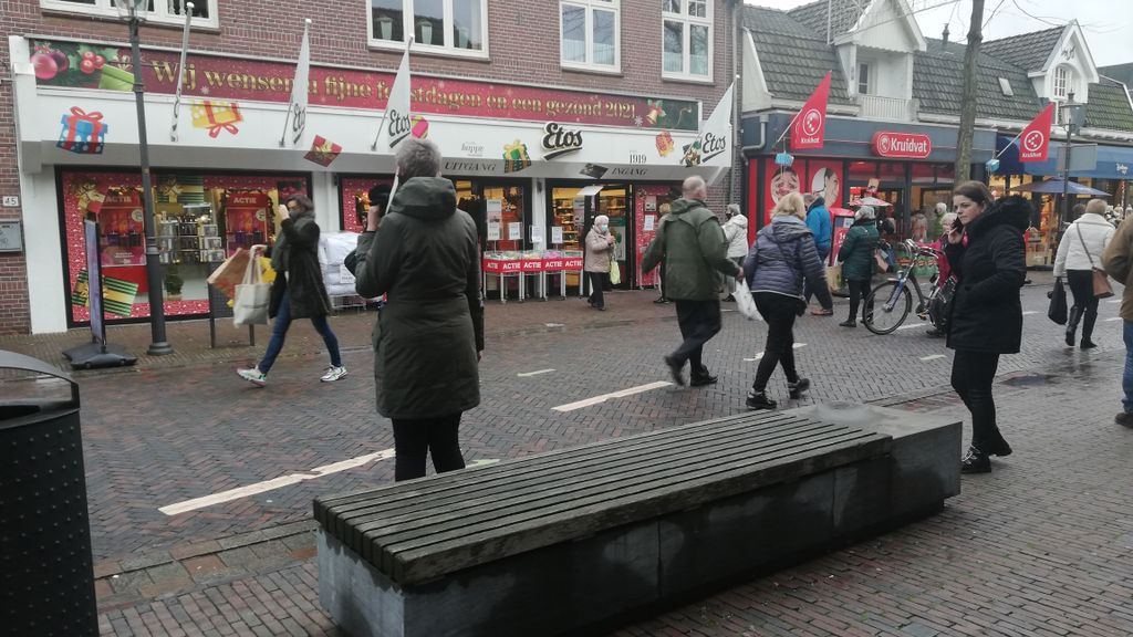 Foto: In gesprek met Eduard Plate, centrummanager van Nunspeet