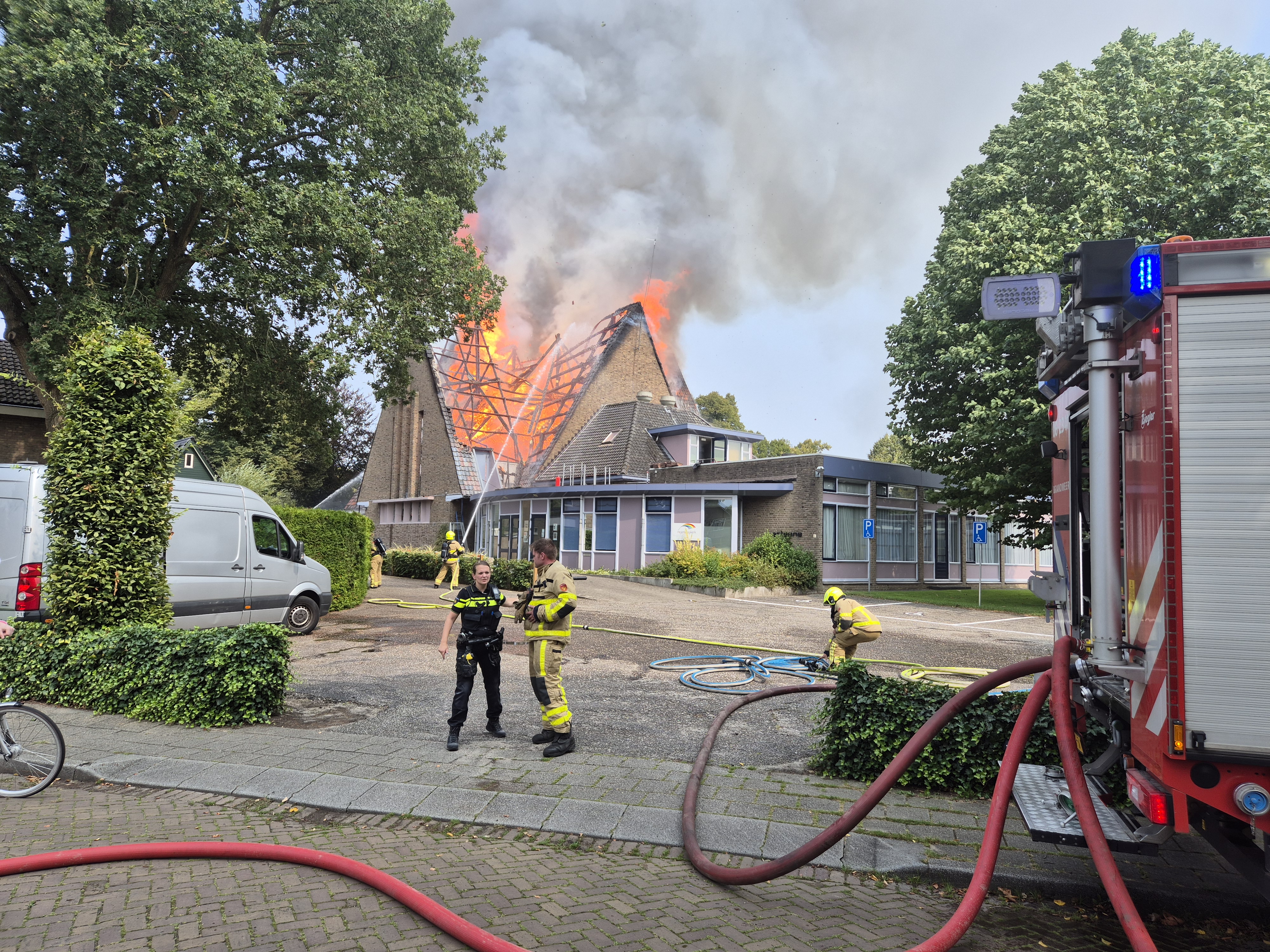 Foto: Brand verwoest Regenboogkerk (Film)