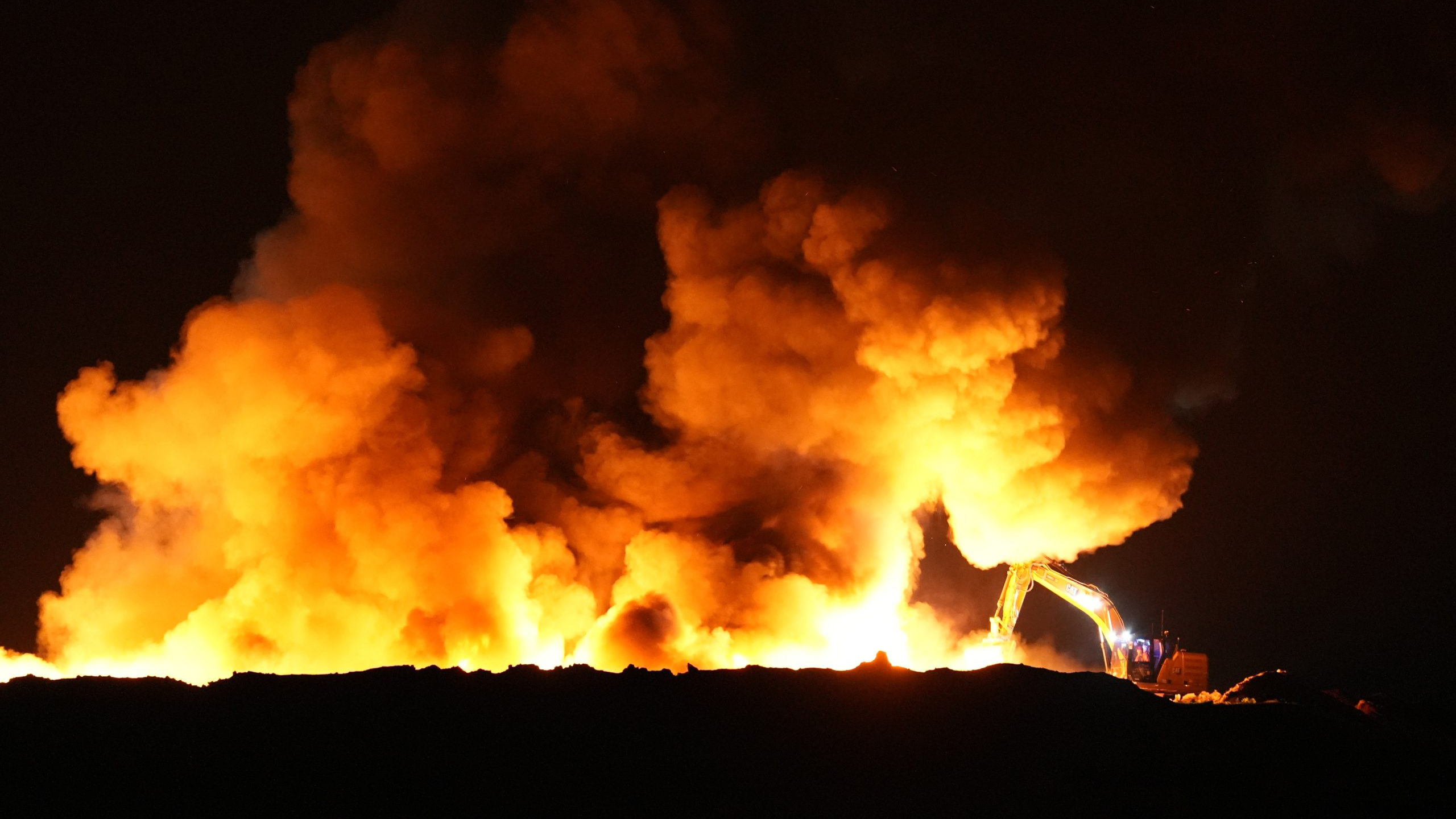 Foto: Grote brand bij afvalverwerker Attero in  Wilp