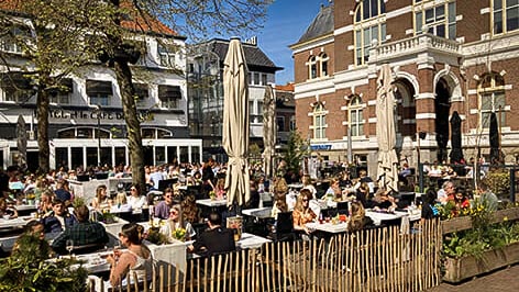 Foto: Gemeente Apeldoorn verruimt regels: langer terrasplezier deze zomer