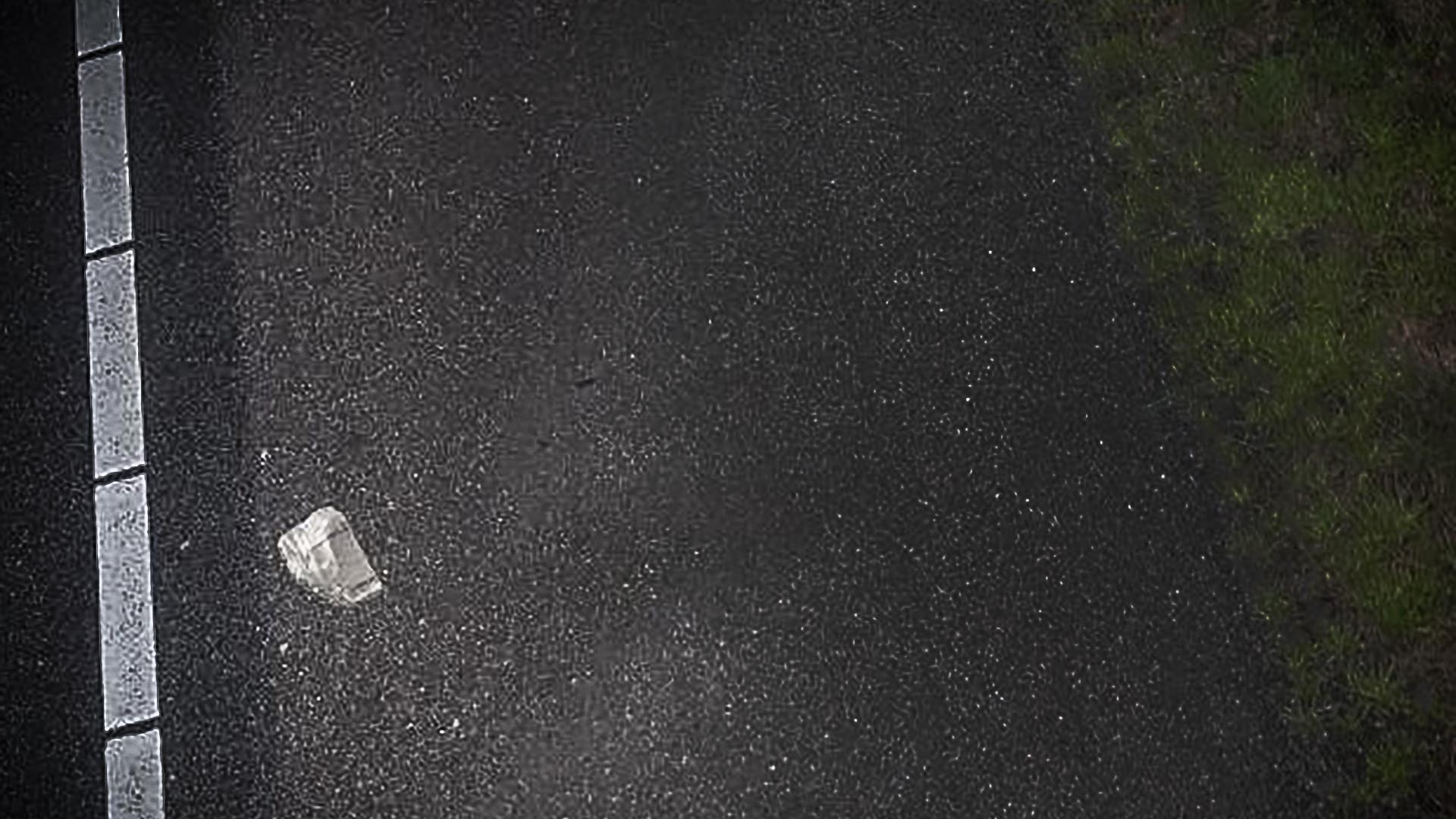 Foto: Wie weet meer over brokstukken op A1 en A50? De politie zoekt getuigen