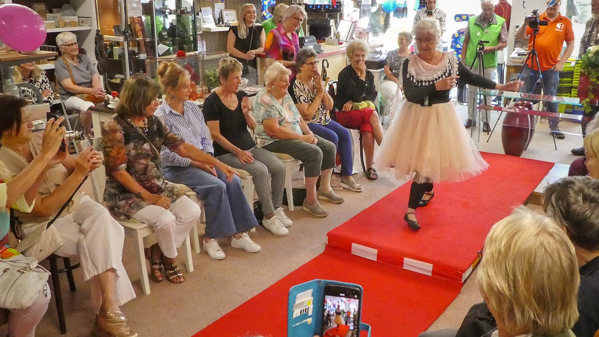 Foto: Jubileumweek Kringloop Hofstad van start met modeshow