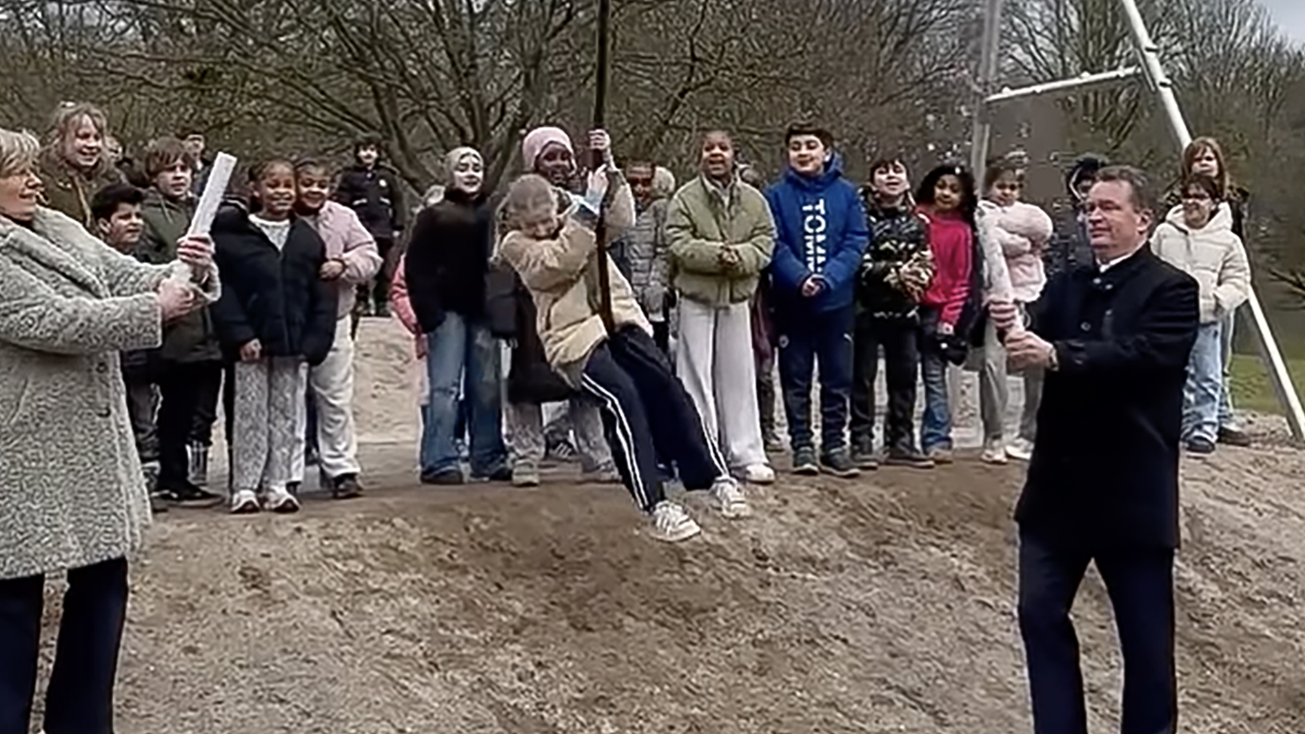 Foto: Spring, klim en speel in vernieuwde speelplek Mheenpark Apeldoorn 