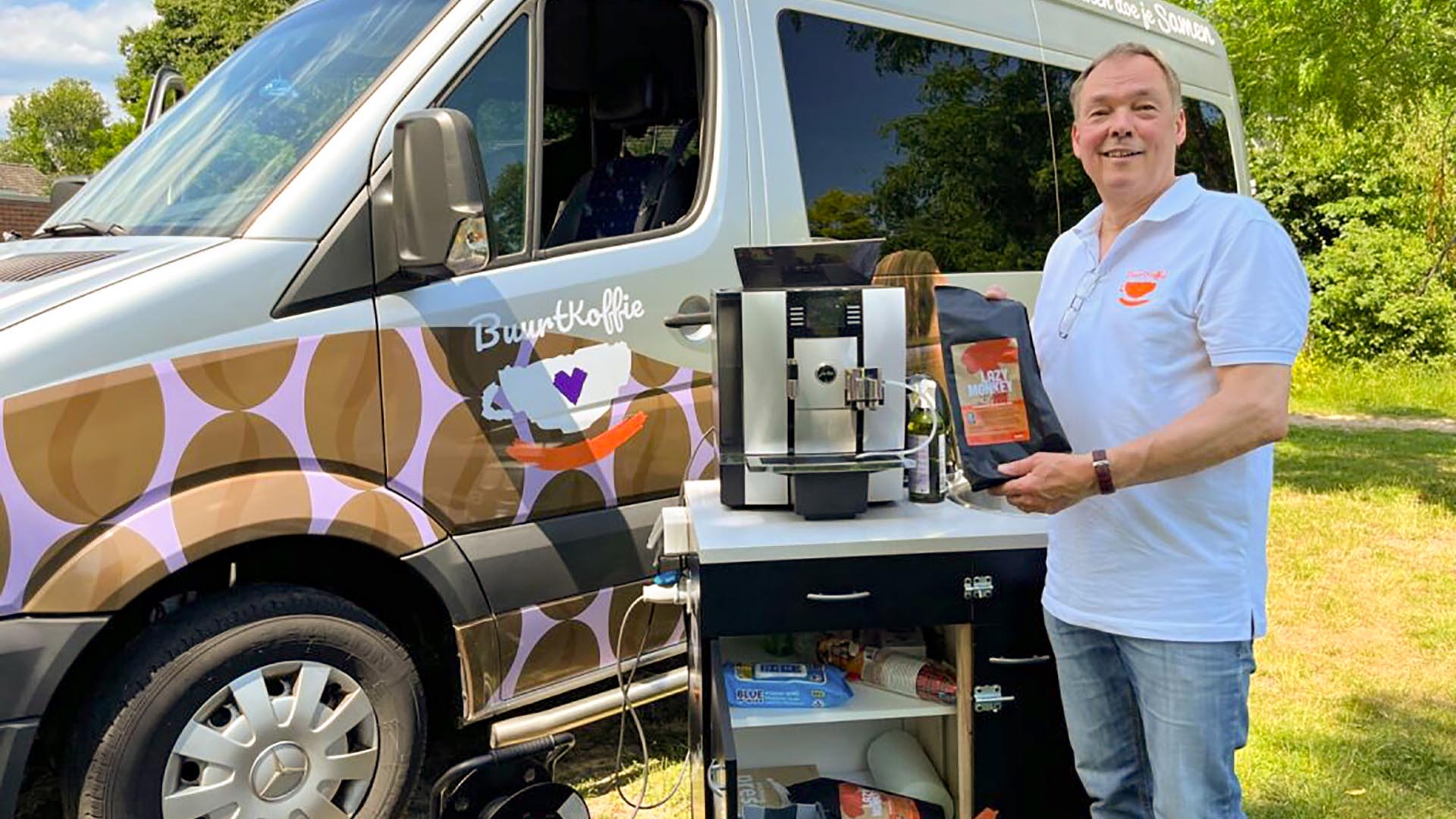 Foto: Buurtkoffie viert feestelijke mijlpaal met bakkie troost