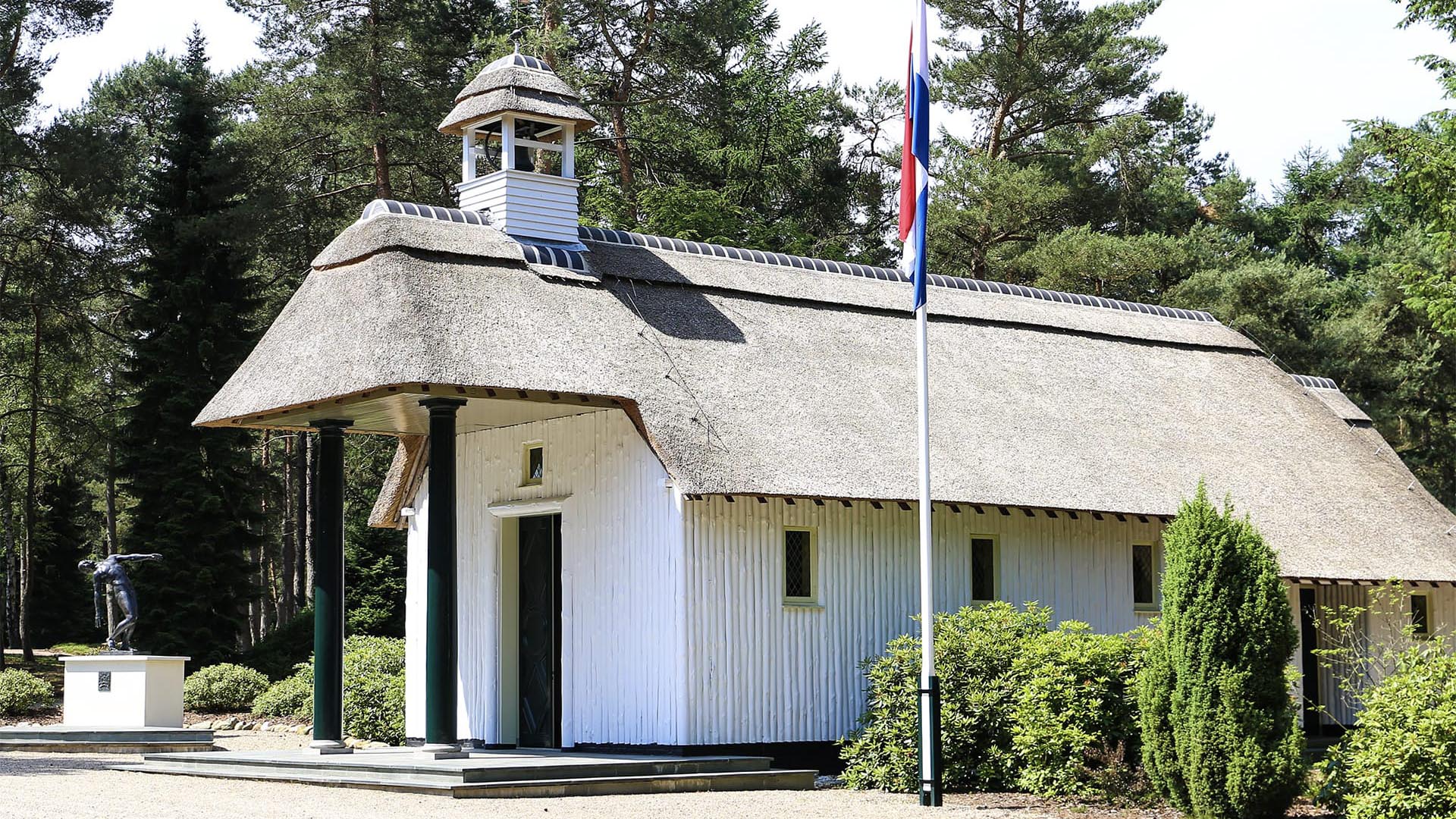 Foto: Stilte bij de zeven Indische Kruizen: Herdenking Loenen