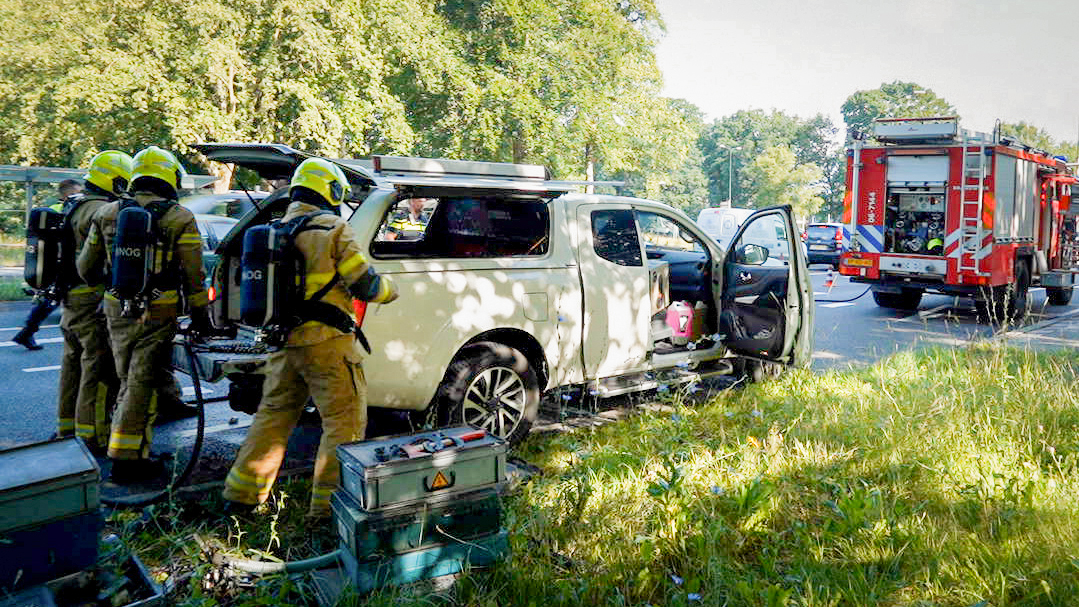 Foto: Brandweer rukt uit voor brand in laadruimte auto