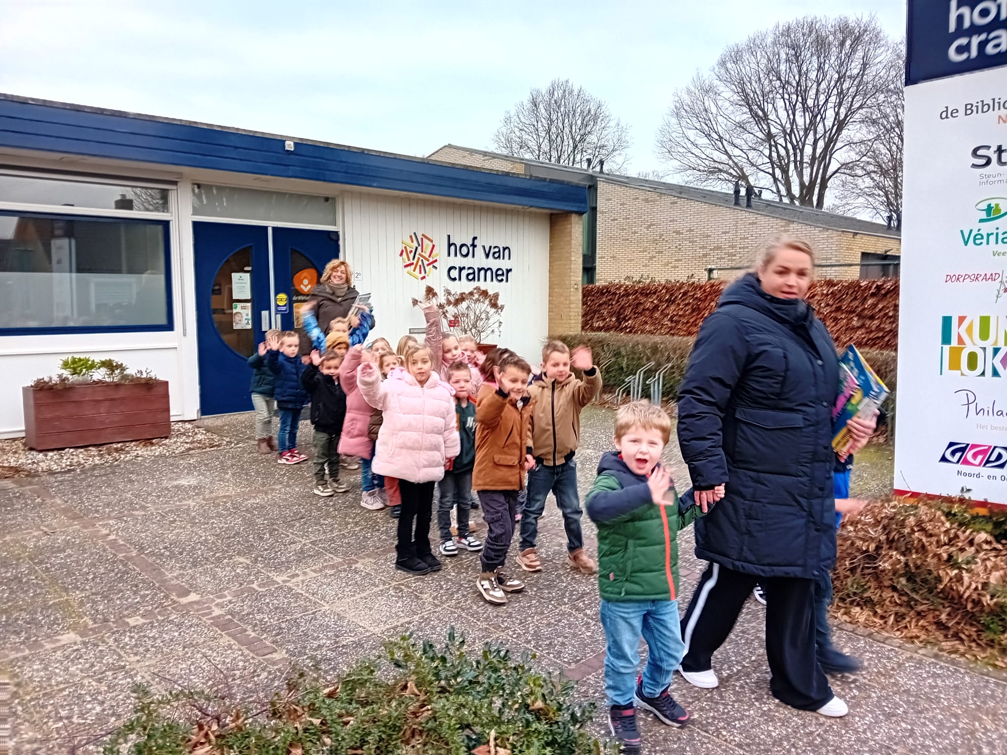 Foto: Bibliotheek Wapenveld nu gevestigd in nieuwe MFA Hof van Cramer