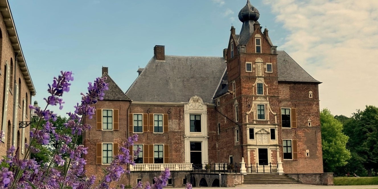 Foto: Expositie van glaskunst in kasteel Cannenburch