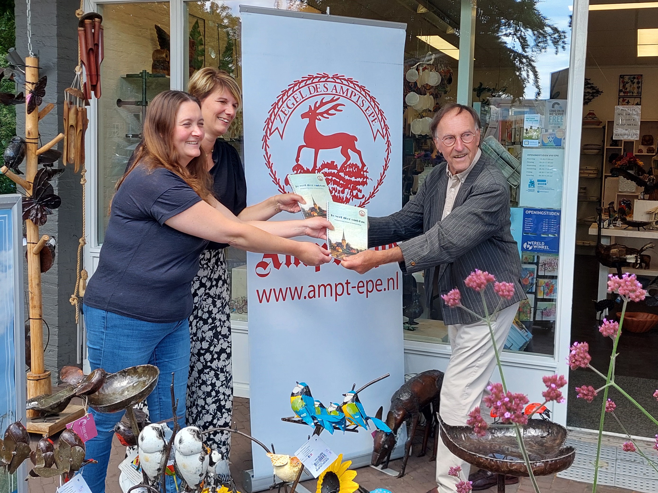 Foto: Wandelboek ‘Te voet door Oud-Epe’ vernieuwd