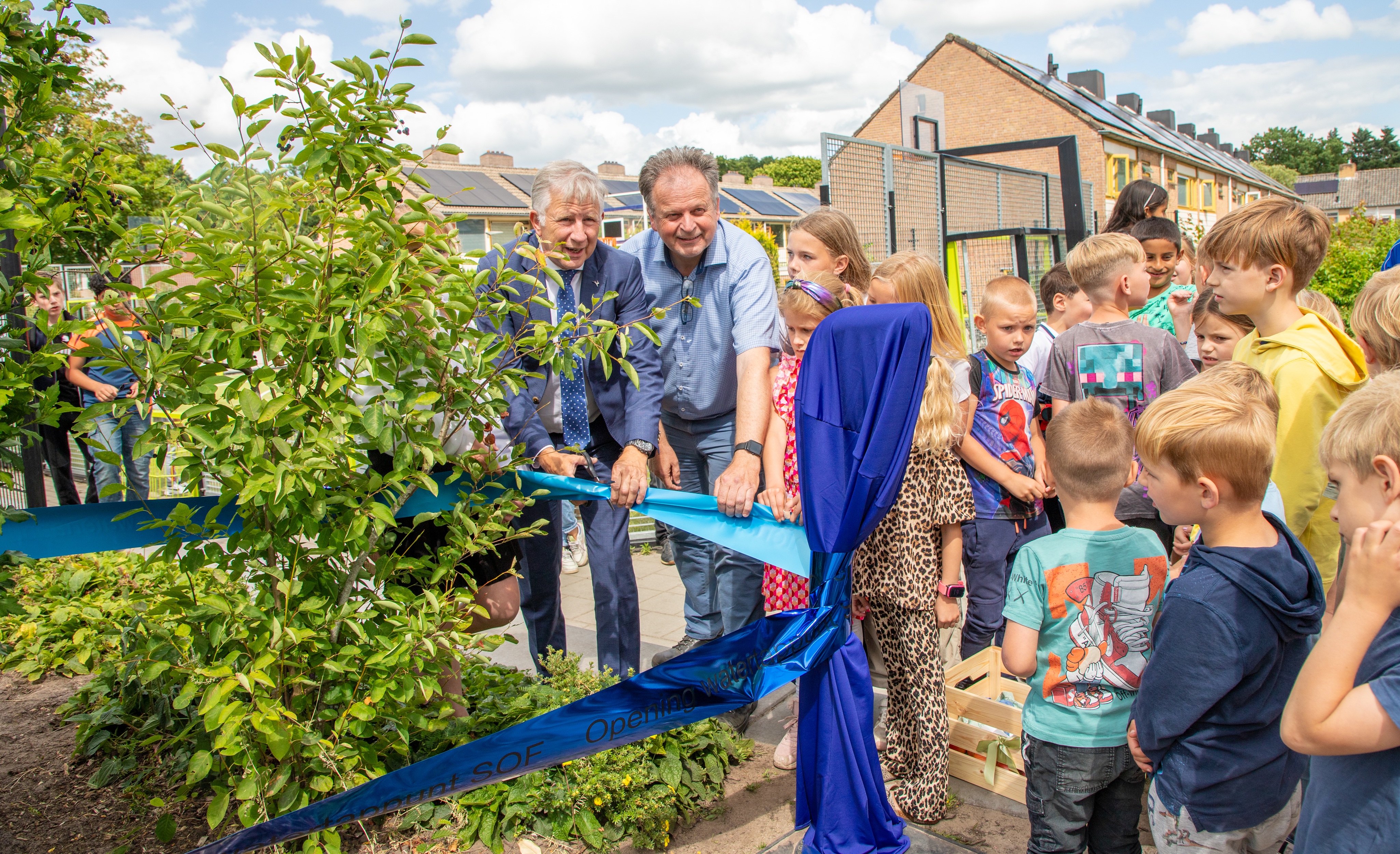 Foto: Epe-Noord viert feestelijke opening watertappunt én rookvrije zone bij SOF Veld