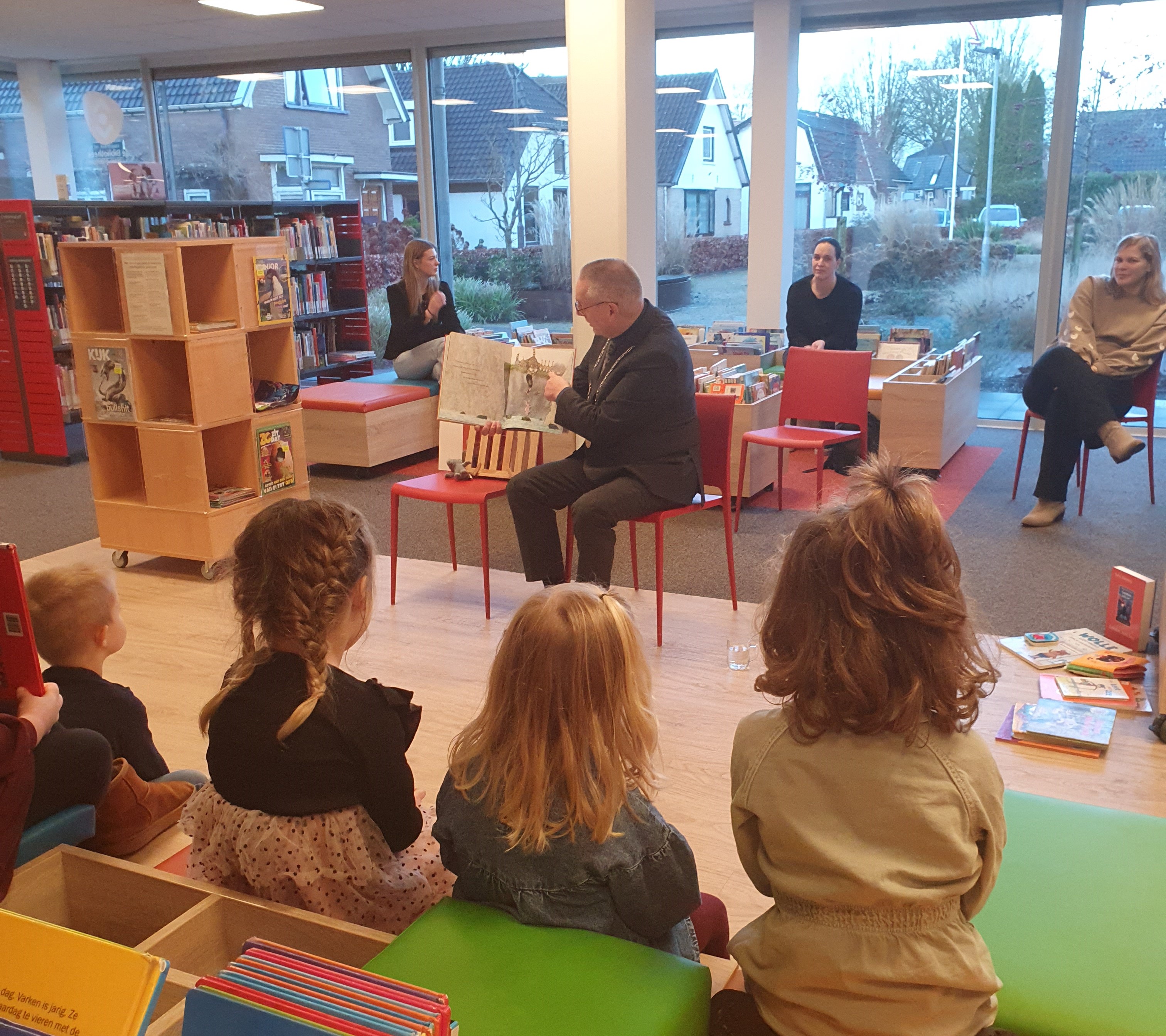 Foto: Voorleesdagen feestelijk verlopen