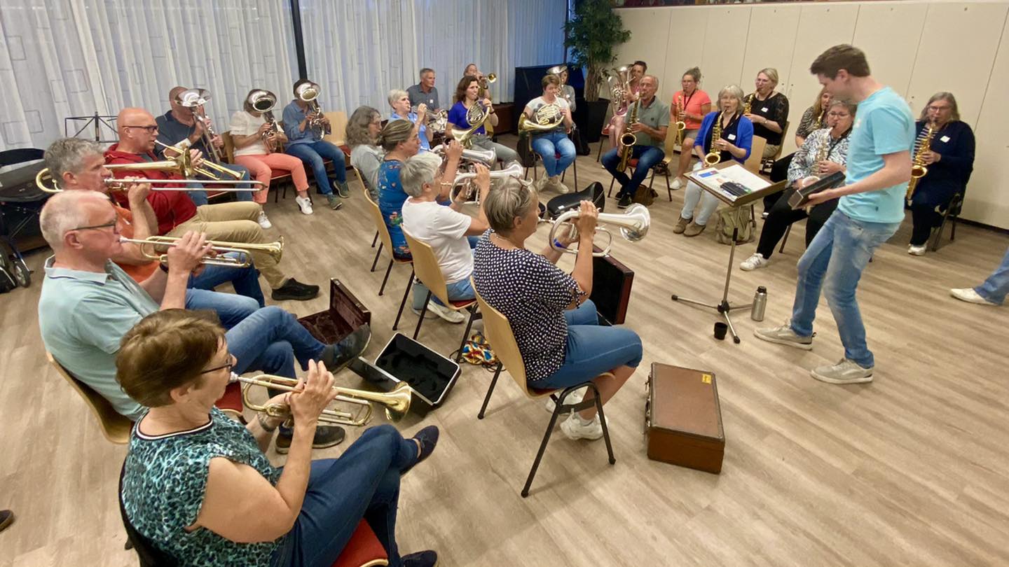 Foto: Enthousiaste start Volwassenen Leer Orkest Voorst!