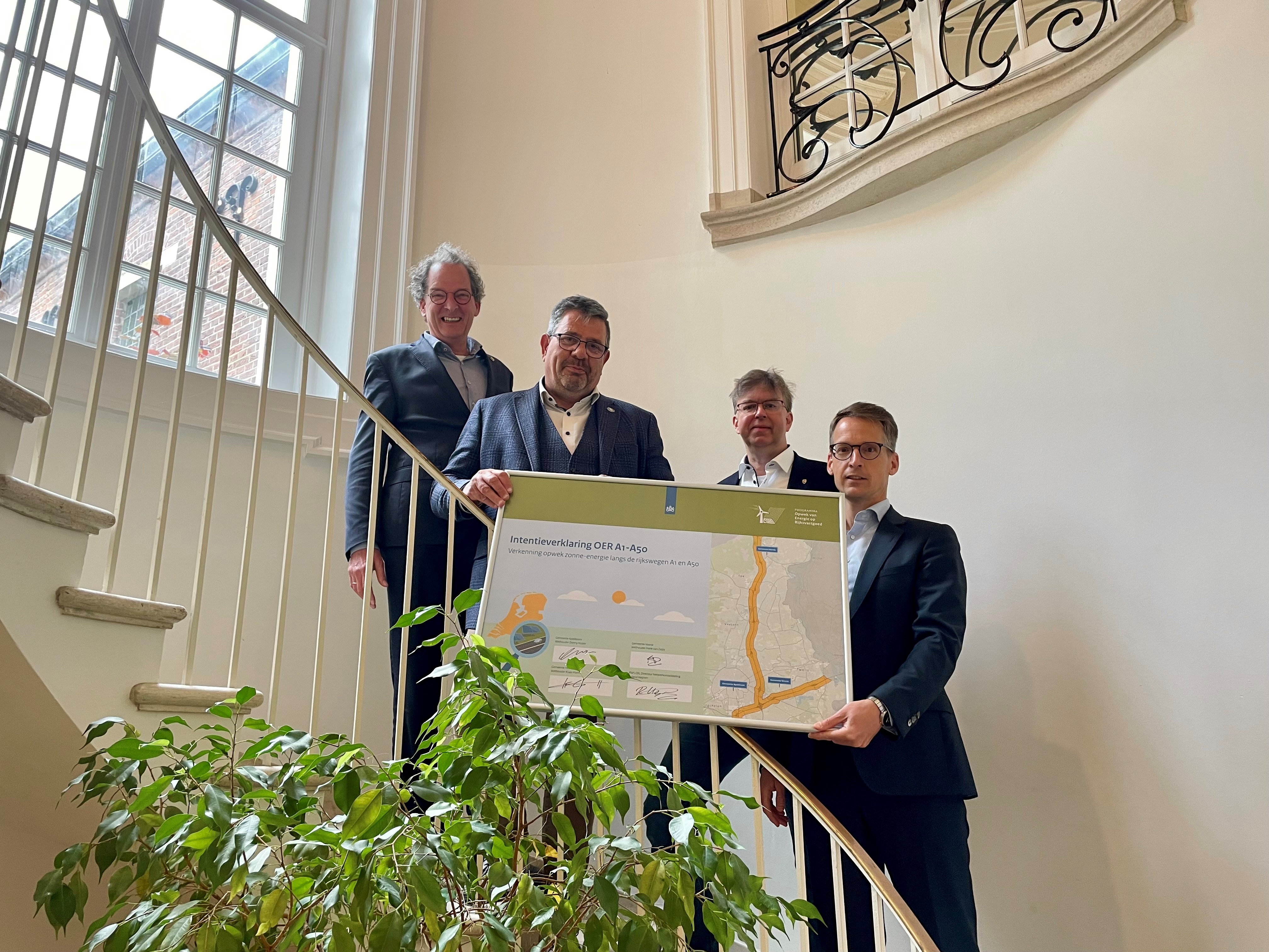 Foto: Intentieverklaring getekend voor verkenning zonne-energie A1 en A50