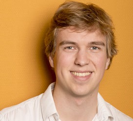 Foto: Kerstviering Vrijzinnigen Heerde met Jurre van Egteren op vleugel