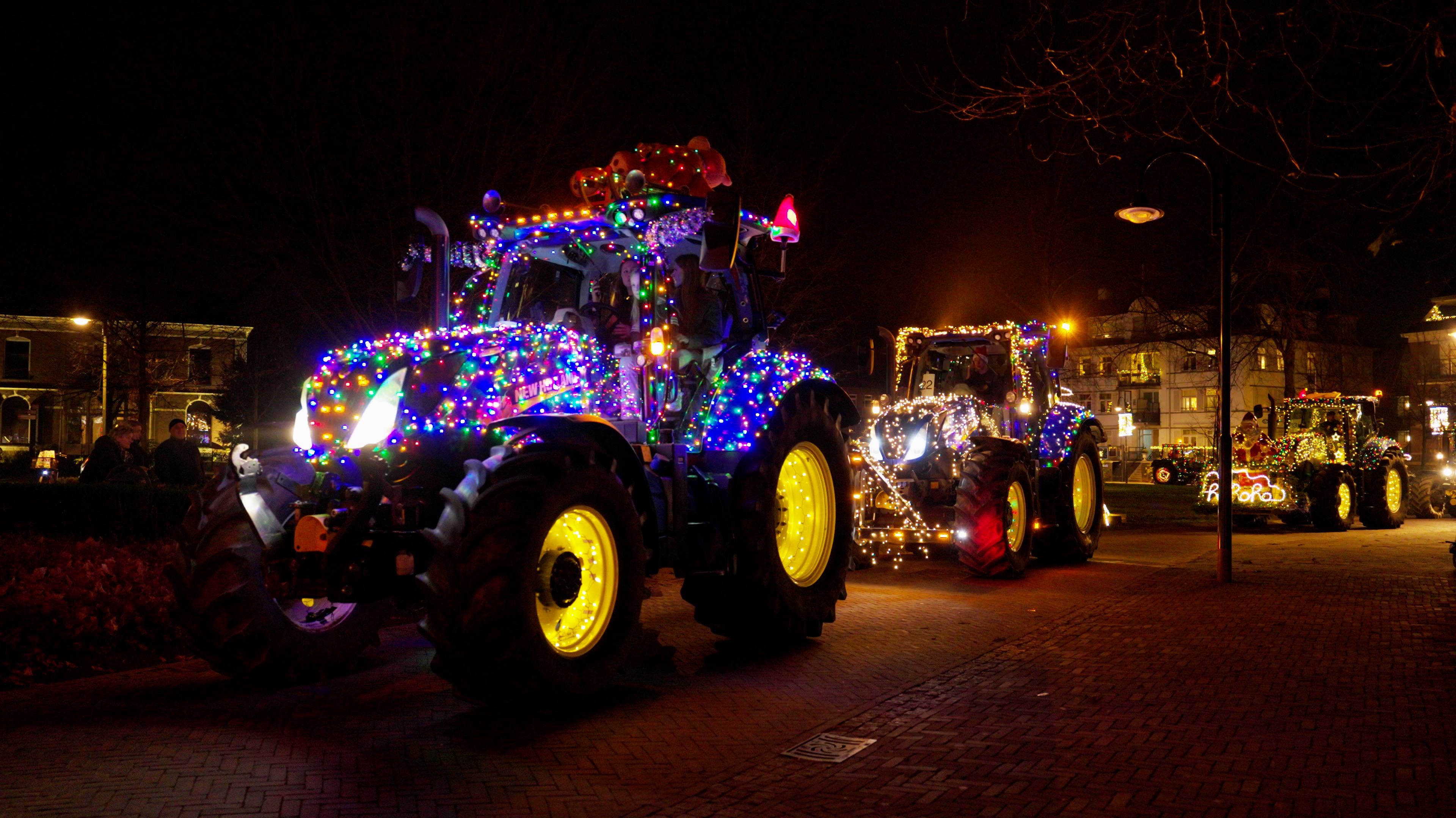 Foto: Verlichte Trekkeroptocht in Heerde: Een Warmte in de Koude Winterdagen!