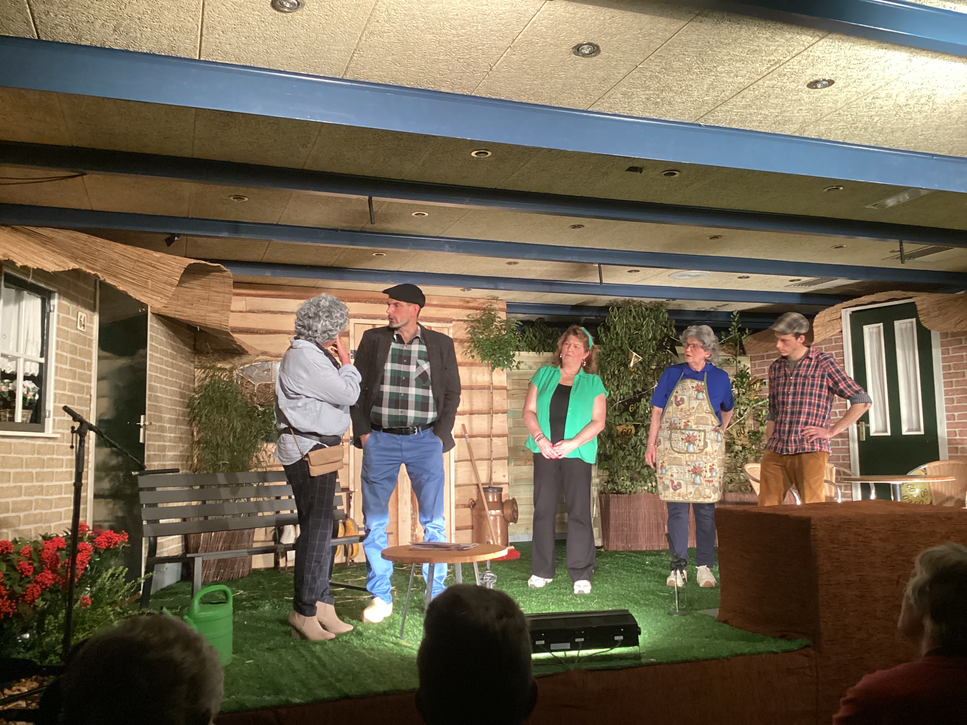 Foto: Maar liefst 900 mensen bezochten Oener Toneelavonden de afgelopen drie weken bij Post in Oene.