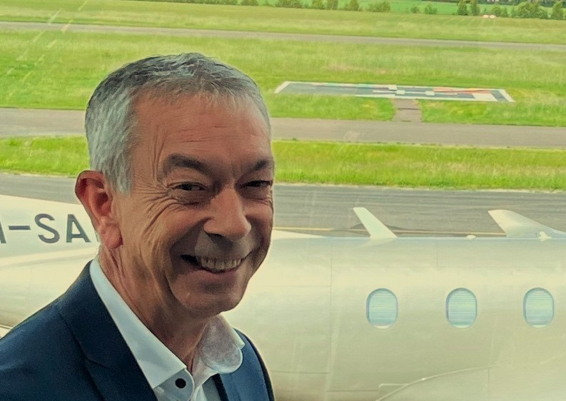 Foto: Nieuwe directeur luchthaven Teuge te gast bij Regio Totaal