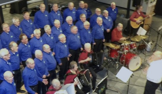 Foto: Koffieconcert door Oosterhuuzens Dialectkoor