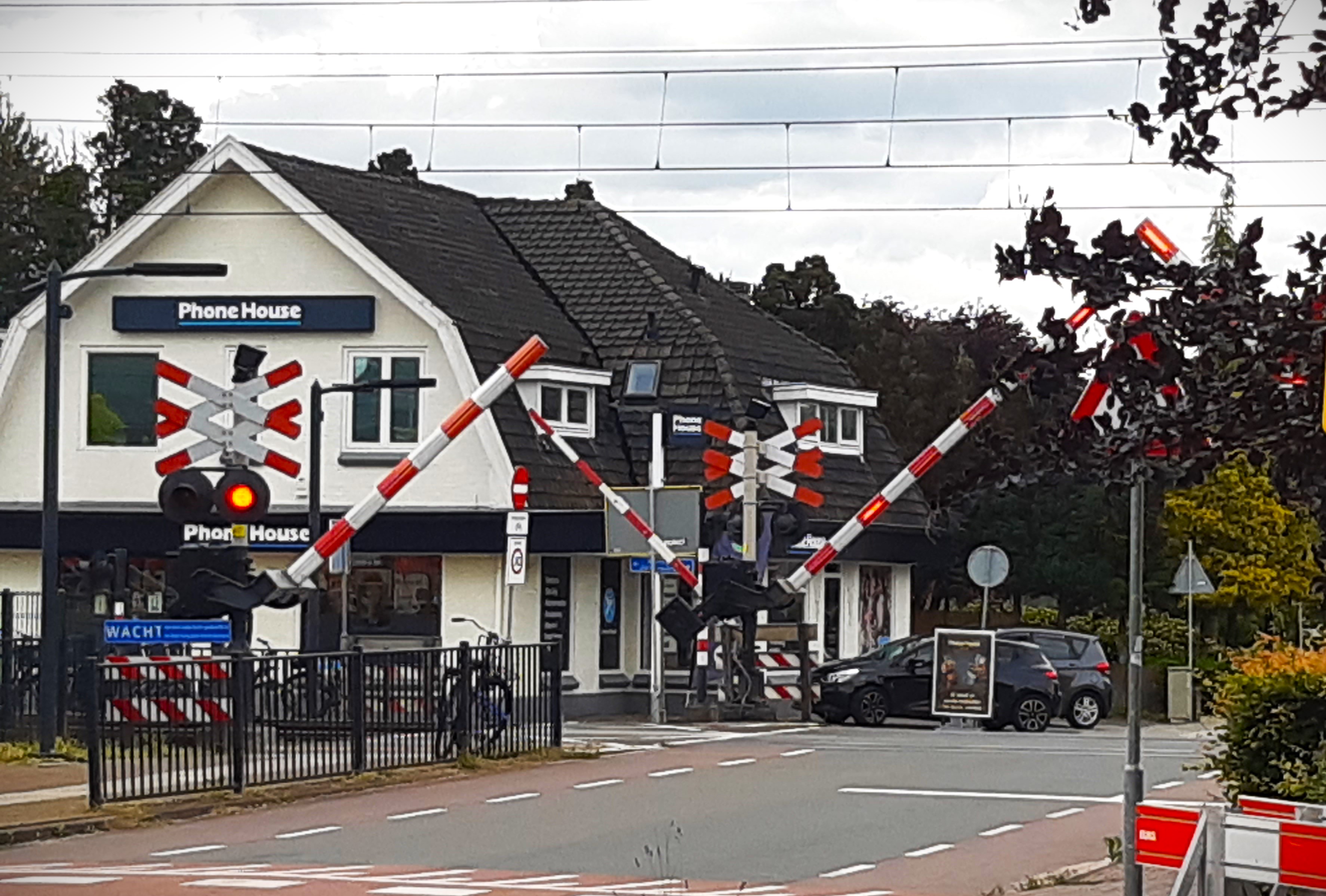 Foto: Overweg in Twello weer in gebruik