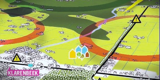 Foto: Overhandiging schetskaart ’Klarenbeek 2040’